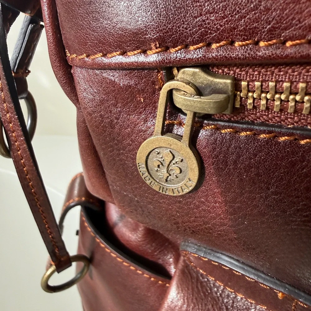 Artisan Craftsmanship made in Italy. Full Grained Leather backpack.